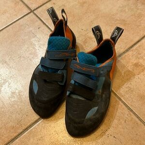 Evolve shaman climbing shoe